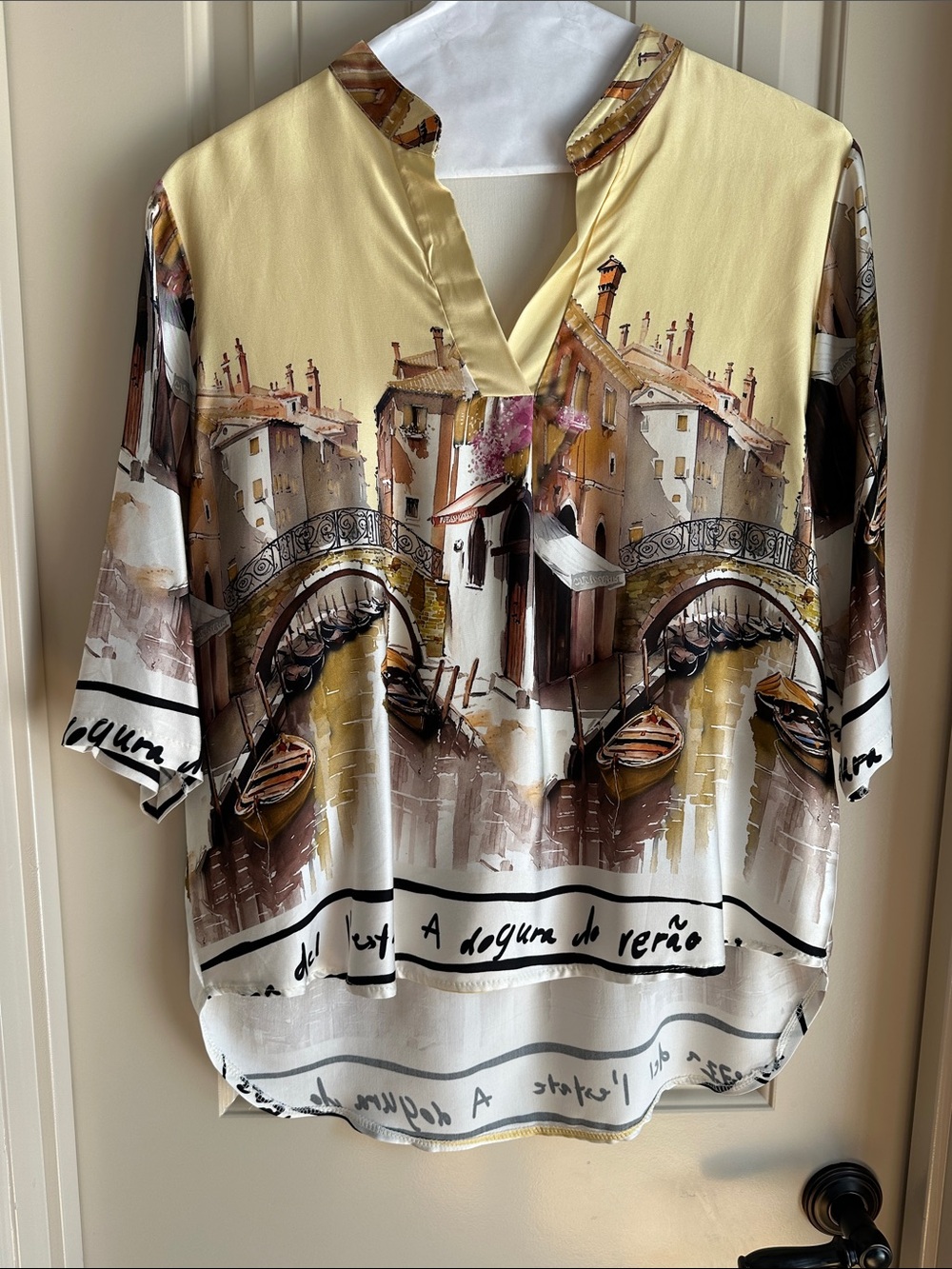 Women’s Scenic Print V-Neck Top in Cream and Brown